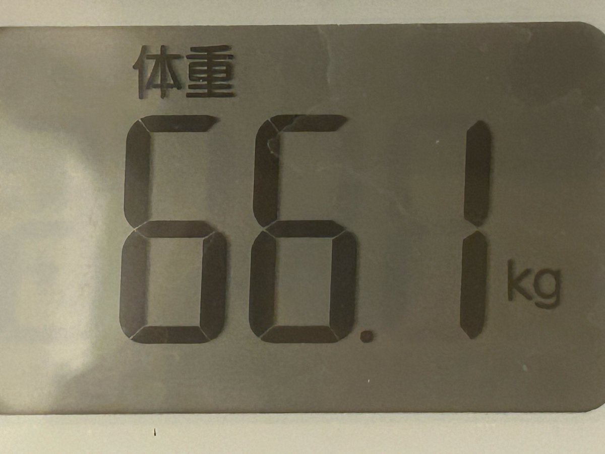 HAJIME__MAKOTO's tweet photo. 10月11日(日) 今日の体重　+0.3kg
職場でインフルが流行。もう3人ぐらい一気にインフルだそうです。ヤバい。ワクチンうってない。 https://t.co/PAB4VuL3uJ