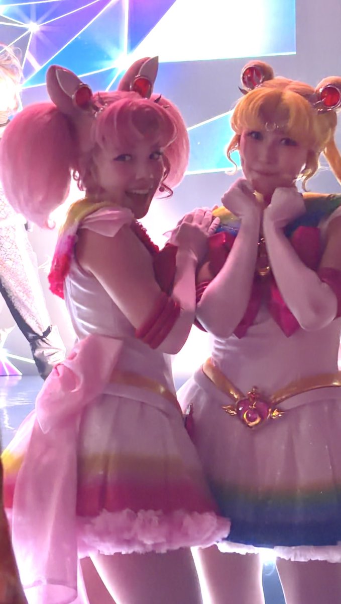 chibimoon_marin's tweet photo. 前の人がやってもらっているのに破壊力ヤバすぎて( ꒪⌓꒪)🩷✨
ていうか！！璃奈ムーンが！！！
見てくれているっ！！！😭🫶🏻︎✨✨
めちゃくちゃ可愛いのだが！！🥲🩷ᩚ🌙* :ﾟ https://t.co/NCEFJR74Mk