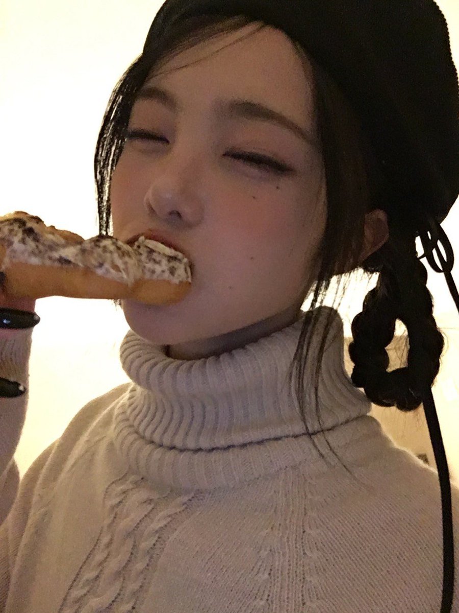 iove_0n's tweet photo. 눈코입 동글동글 너무 코엽구....
너 몇 살이야아앙 ~.~♥︎ https://t.co/2mNvEr48zG