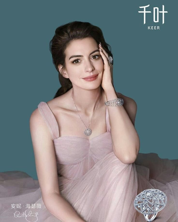 _thepinkagenda's tweet photo. anne hathaway https://t.co/ntLDEDwNbL