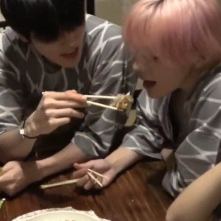 sungtarofeed's tweet photo. random #sungtaro lore; a thread 🦌🦦

p.s. in honor of sungtaro’s debut anniversary ♡ https://t.co/TGGTawFodg