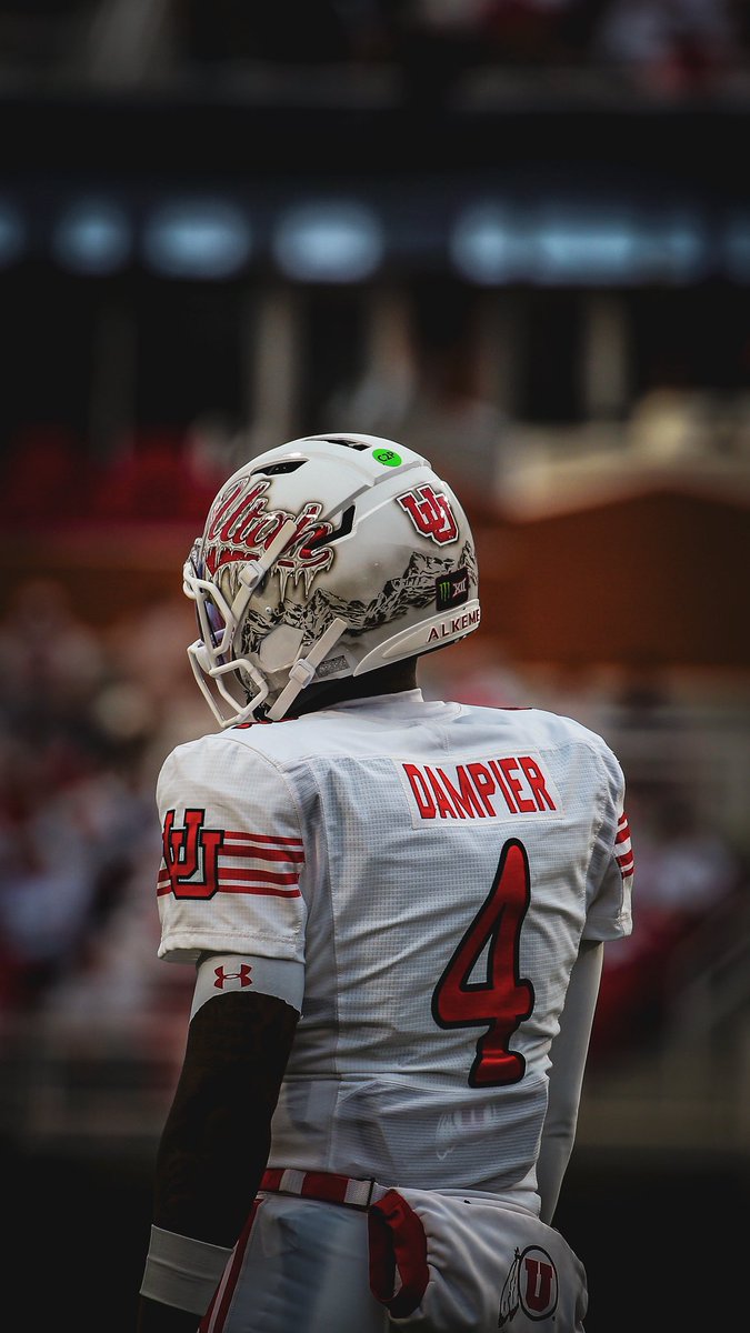 ccowleschrony's tweet photo. Those helmets last night were just a beauty🔥😮‍💨 https://t.co/IyYOlhCZ7R