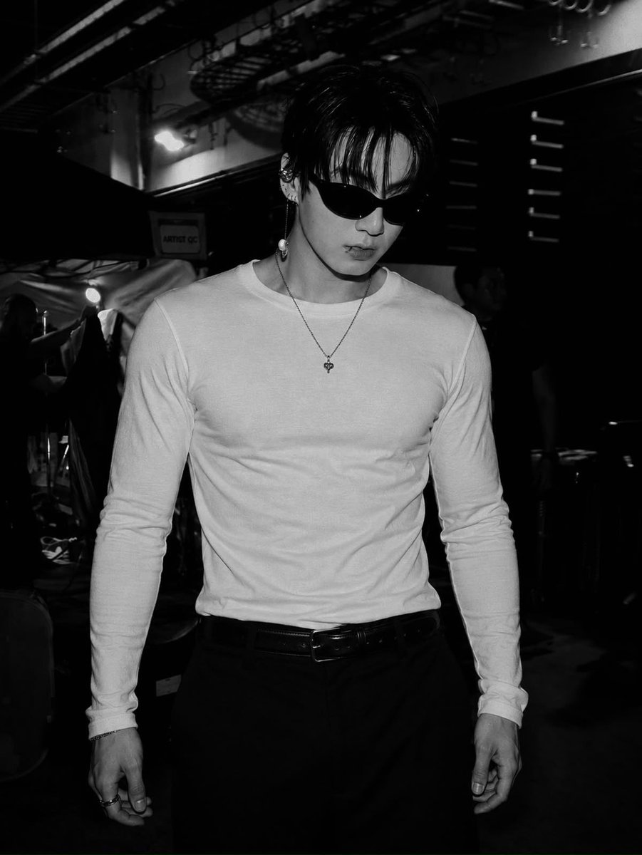 jimogukie's tweet photo. crianças, saiam da sala! 👀 

indicações de pwp jikook/kookmin no AO3 - 🤍 • a thread https://t.co/viTR3Yvxwy