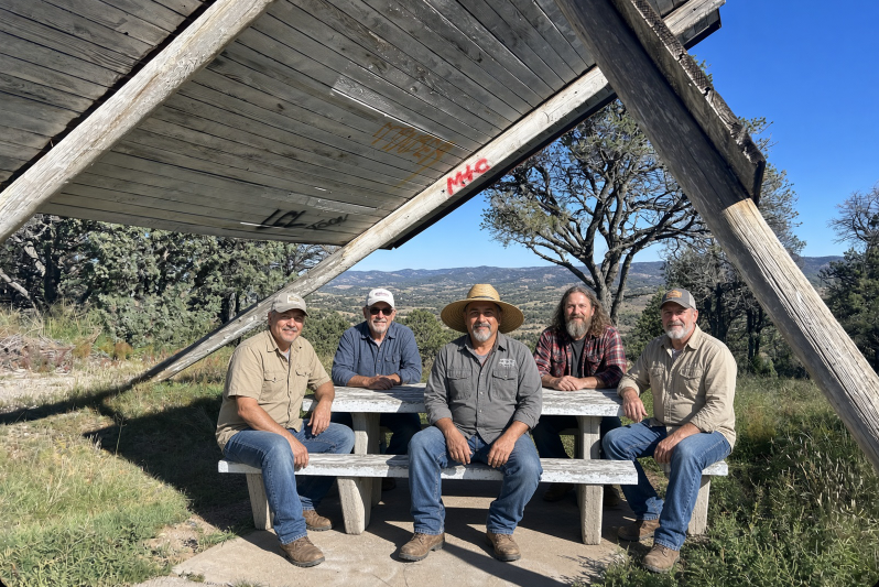 ViceroyAmarindo's tweet photo. @FloridasOwnMac #NMTRUE   Me and the crew high above Lincoln County https://t.co/Fu6vRrrxLv