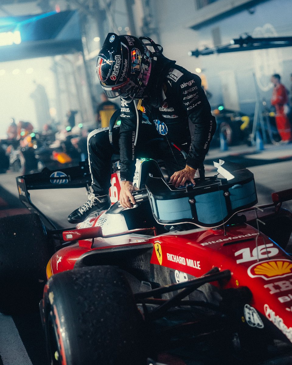 ScuderiaFerrari's tweet photo. Warm nights and rolling up to Parc fermé ✨🌑✨😌 https://t.co/bJxqQwwuBY