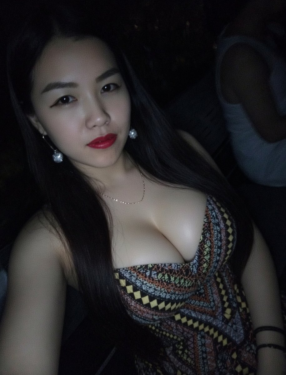 Lolli2719's tweet photo. #midnight https://t.co/JHhKyS3FVr