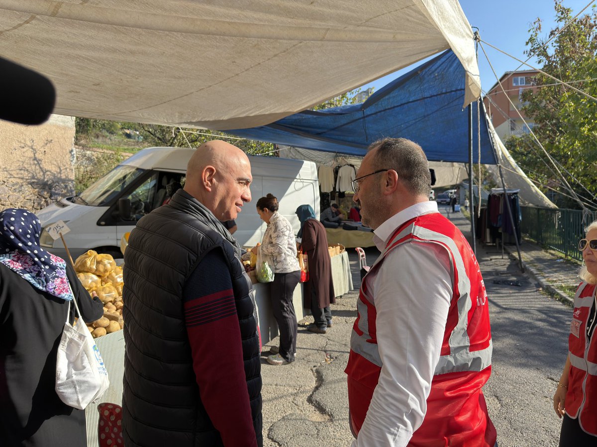 Chp_Maltepe1's tweet photo. Başıbüyük Mahallemizde esnafımızı ve pazarımızı ziyaret ederek komşularımızla bir araya geldik. Esnafımızla sohbet ettik, hal hatır sorduk, sorunlarını ve taleplerini dinledik. https://t.co/9de9q3ahr6