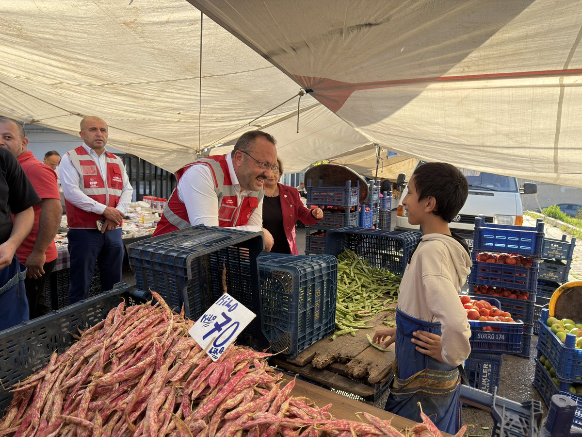 Chp_Maltepe1's tweet photo. Başıbüyük Mahallemizde esnafımızı ve pazarımızı ziyaret ederek komşularımızla bir araya geldik. Esnafımızla sohbet ettik, hal hatır sorduk, sorunlarını ve taleplerini dinledik. https://t.co/9de9q3ahr6