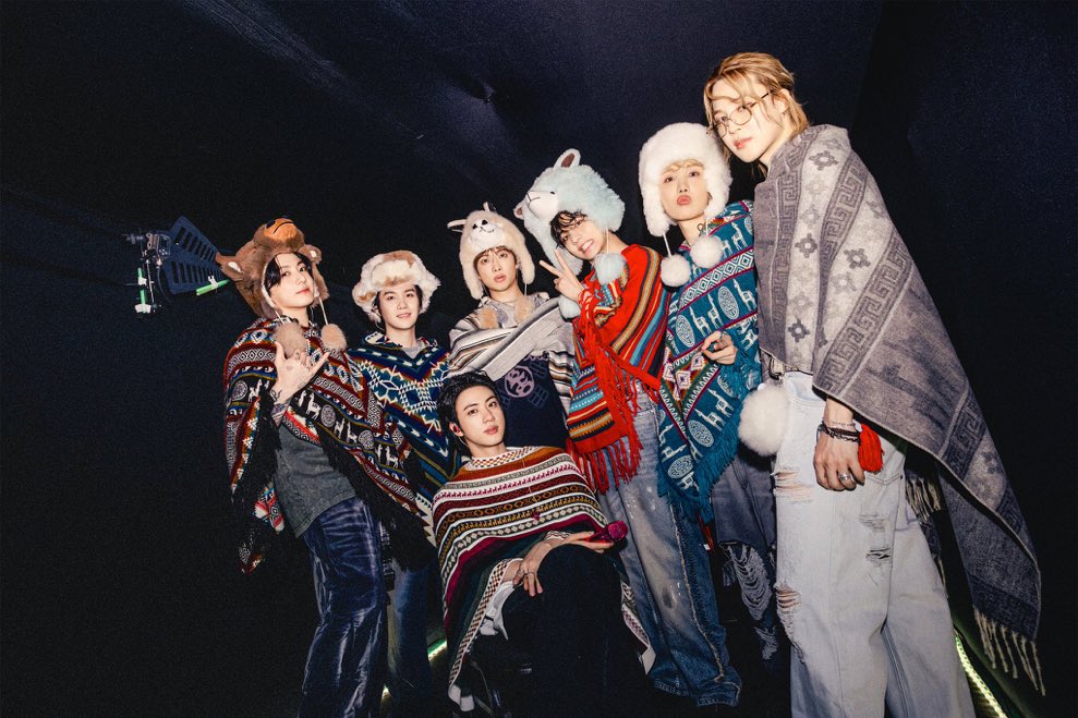 borabora_tan's tweet photo. インスタとweverse以外なーんにも追えてなくて悲しいけど、この素敵なご夫婦と5匹の可愛い子たちで冬は越せそうです🐻🐏 https://t.co/Seiiai8ICY