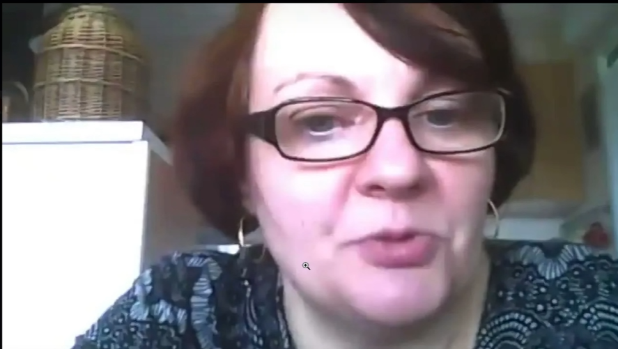dw3maa's tweet photo. Annie-Claude Chevrier de retour et sortant de sa tombe en voyant les résultats de la primaire socialiste.. #glucksmann #glucose https://t.co/KdfVTCmLsV