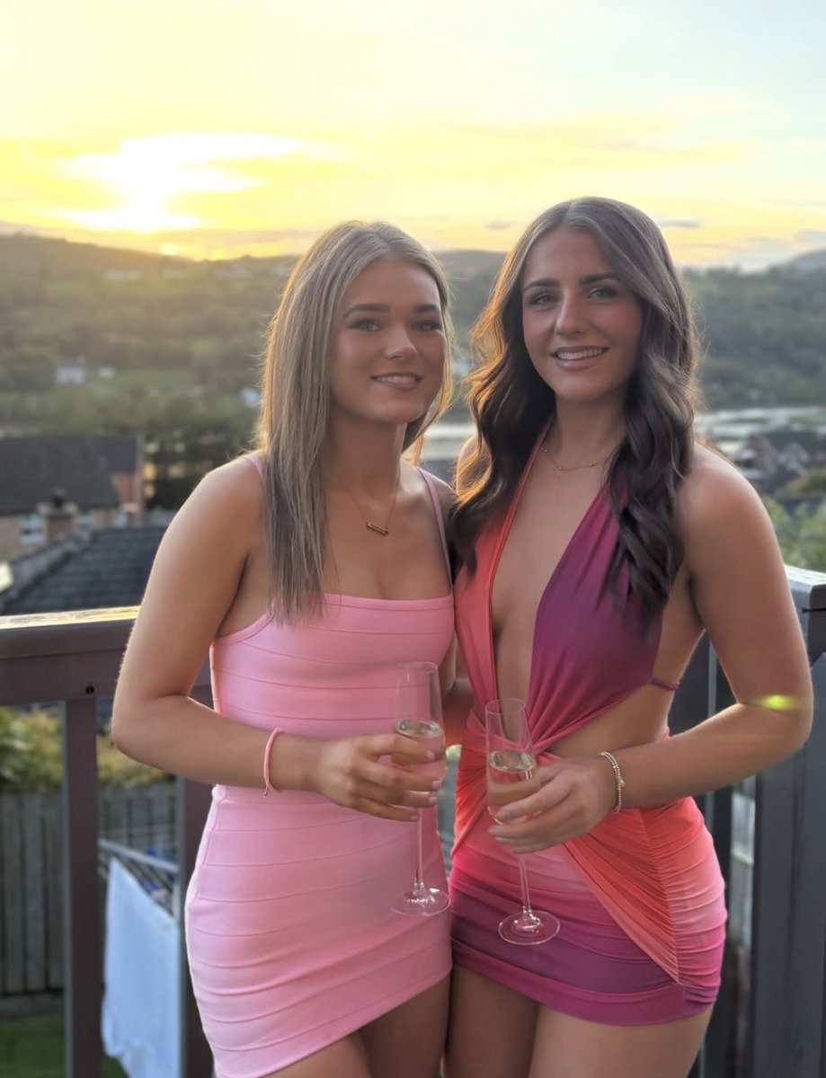 AlB2719's tweet photo. Left or Right? #horny #wanking #wankchat https://t.co/wjrI7oXguf
