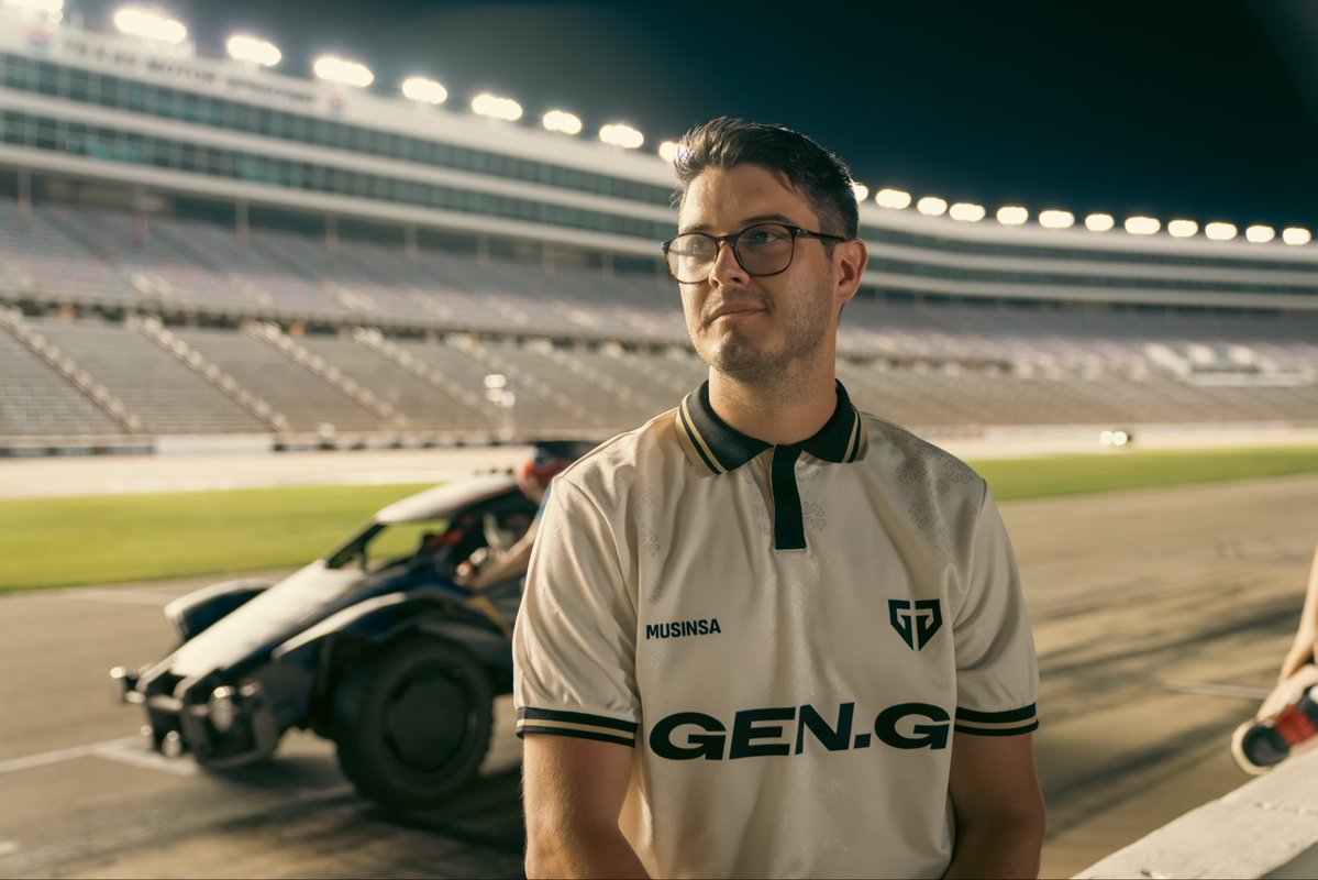 PhotoshopWiz's tweet photo. Will be posting more and more images because they are 🔥 so… 2/? https://t.co/SAhzu3p1tI