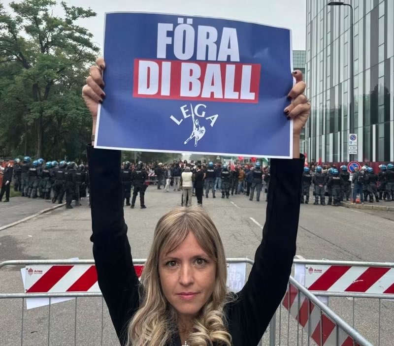 BlobRai3's tweet photo. "POLITICA ESTERA"?!?
(That's all balls!).
(Nella foto Silvia Sardone canditdata sindaco a Milano).
Alle 20 su Rai3 #blobredux, riassunto della settimana... https://t.co/RZ9C86yEpA
