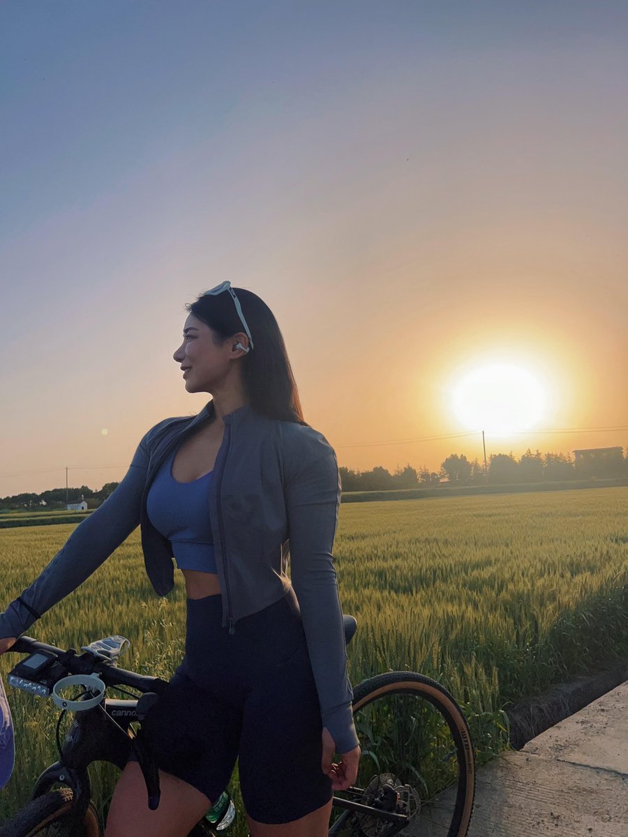 _TyreeJackson_'s tweet photo. Early morning rides, fresh air, and little moments of happiness. 🌿🚴‍♀️
Life feels better when you slow down and enjoy the beauty around you.
#OutdoorLife #Cycling #NatureLover #HealthyLifestyle https://t.co/TIxvgUWcBa