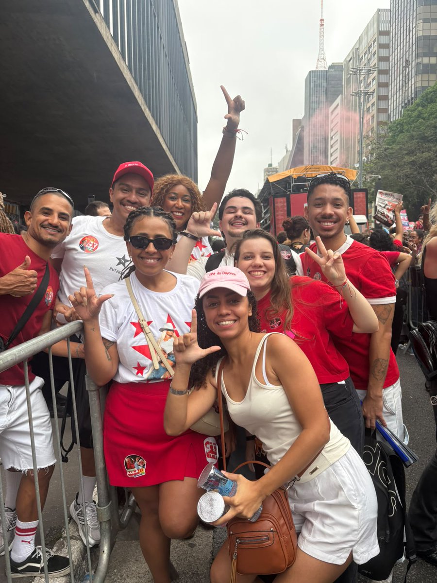 beyoncebrasil's tweet photo. BEYONCÉ BRASIL E BEYONCÉ ACCESS JUNTOS, DIRETO DA AVENIDA PAULISTA! ❤️

@beyonceaccess https://t.co/NMCWLs5aLY