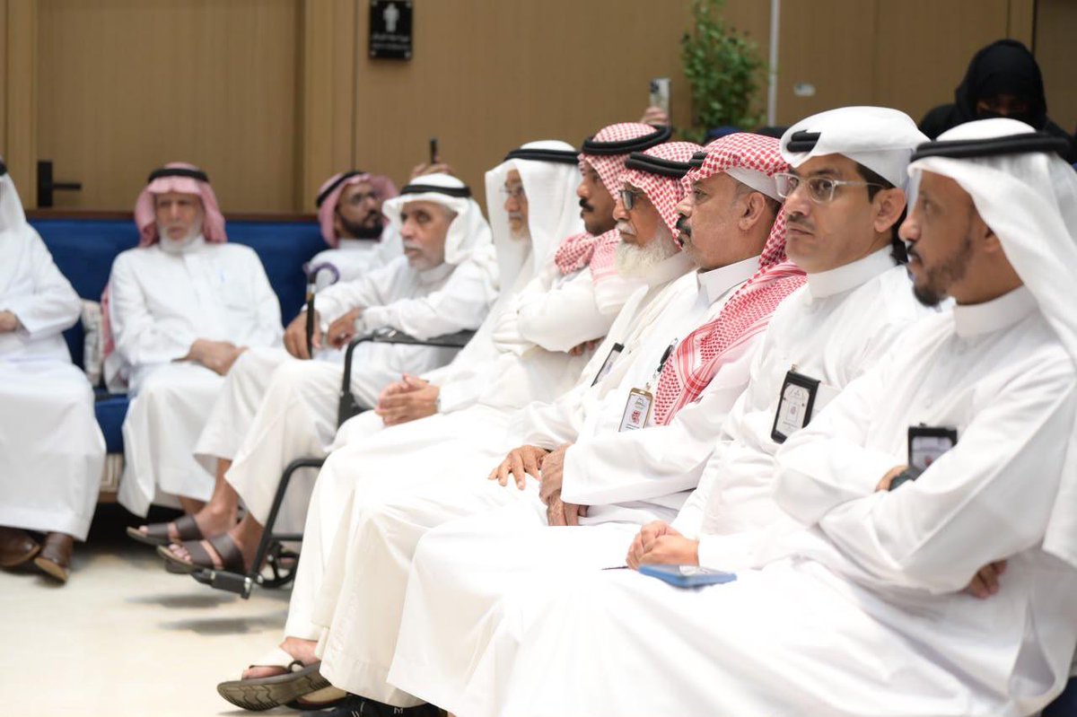 WahiQalam_'s tweet photo. حين تلتقي المعرفة بالفكر وتصبح اللغة جسرا بين الثقافات تتجلى قيمة اللقاءات الأدبية الهادفة
في رحاب فندق أثر المكارم بمكة المكرمة يوم السبت الموافق  م10/10/2026 
نظم صالون وحي القلم الثقافي أمسية بعنوان
«دور شركات النفط حول العالم في نشر اللغة العربية.. شركة توتال أنموذجا»
تألقت في تقديمها
 د.  زرياف المقداد 
بطرح ثقافي ثري ورؤية معرفية متميزة 
وأبدع في إدارة حوارها 
الإعلامي المتألق 
مفلح عايض القحطاني 
بحضوره وأسلوبه الراقي
ونعتز بشركاء النجاح 
جمعية الأدب والأدباء 
وروشن كافيه ممثلا بالدكتورة هيفاء إبراهيم فقيه 
ومجموعة الفرسان
خالص الشكر والتقدير للحضور الكريم ولكل من أسهم في إنجاح هذه الأمسية
في وحي القلم نؤمن أن الثقافة رسالة وأن الكلمة أثر وأن اللقاء بالمبدعين بداية لعطاء لا ينتهي