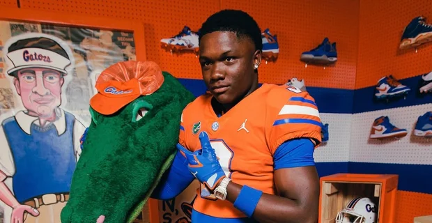 SOTS_Big3's tweet photo. 5🌟 wide receiver Easton Royal has flipped his commitment from Texas to the Florida Gators! https://t.co/6quAKdtJpT