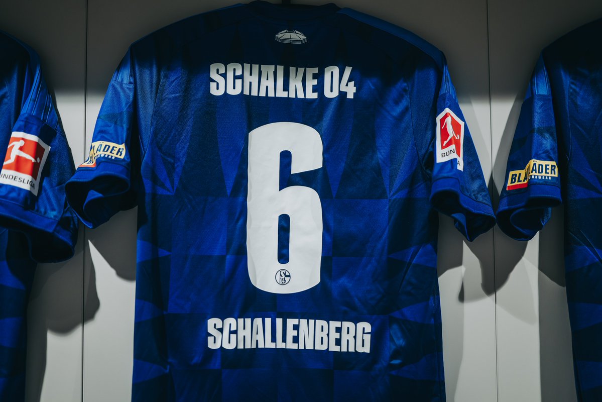 s04's tweet photo. 🔁 Doppelter SchichtWECHSEL:
⬅️ Tanaka & Adamu
➡️ Schallenberg & Džeko
⏱️ 68' | #SCFS04 1:1 | #S04 https://t.co/8btzh9R1TZ