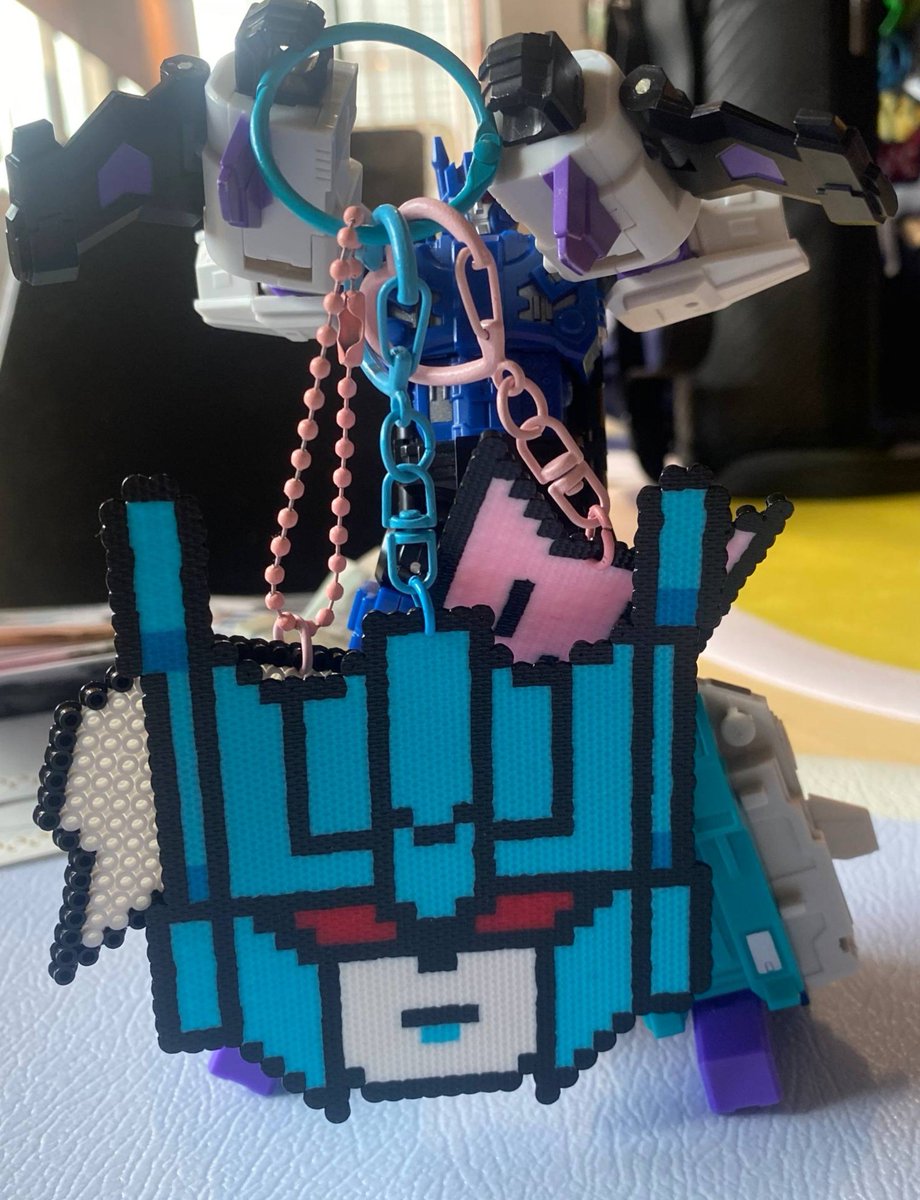 Grotesque_guts's tweet photo. I went to a pixel arts cafe with a friend and i made dis DONT judge my ita bag i have no time to work on it it looks like shit 😭😭😭 njahahs
#overlord #yumeship #pixelartㅤ #itabag #transformer #art #fyp https://t.co/9bsW5Tjgco