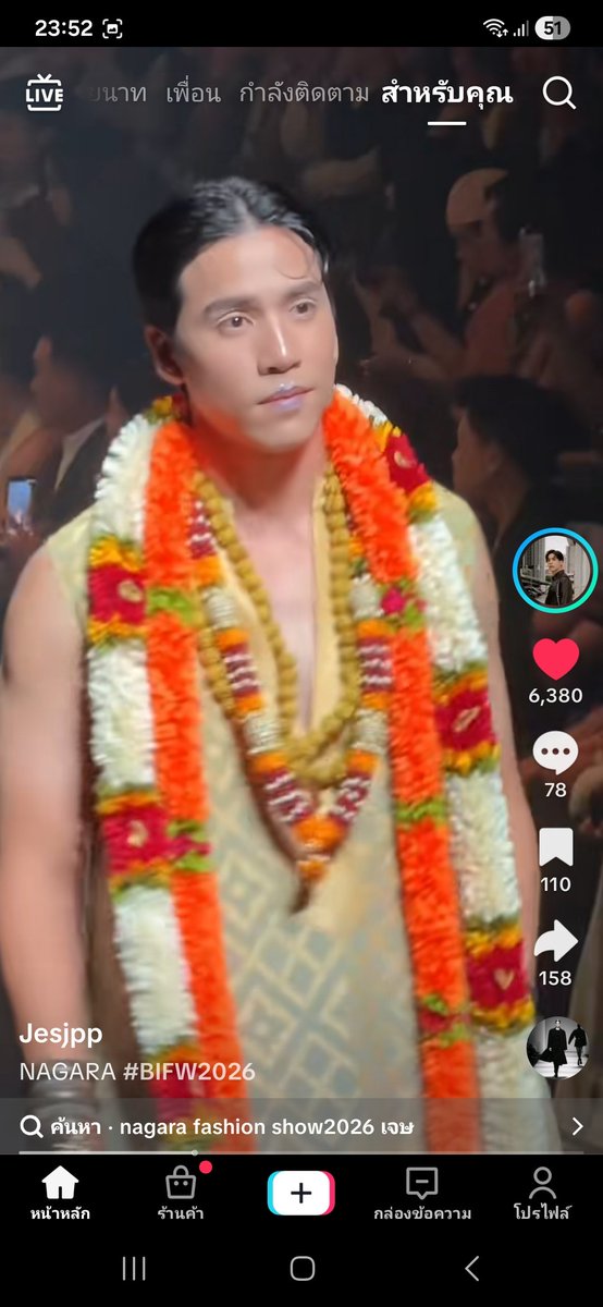 inuch08's tweet photo. นี่ถ้าไม่มีแท๊ก  #BIFW2026. ก็คิดว่าเจษเดินอยู่วัดแขก https://t.co/qdsZboyaF3