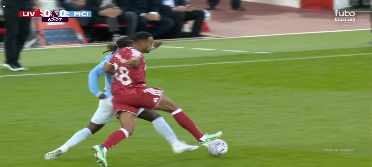 PoorREFvsLFC's tweet photo. Second yellow for this challenge?😭😂

#LIVMCI https://t.co/7BFZqcTHBb
