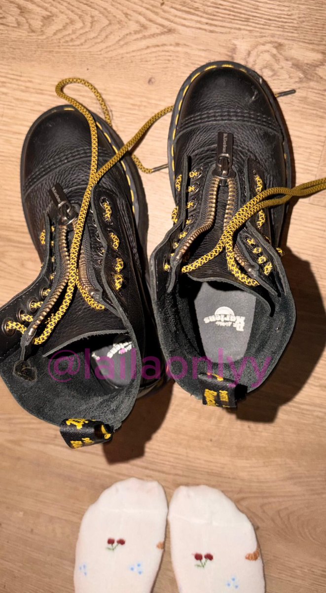 lailaonlyy's tweet photo. I wore these boots for years! Whether going out with friends, university, partying. Needless to say, they smell awful and are pretty dirty. One of you will have to take responsibility for keeping them clean. And if you’re lucky, you might even get to buy them 👢 https://t.co/Rfy6Z1zHAD