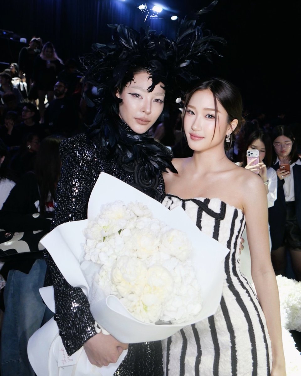 FFabel_Ent's tweet photo. After the runway, a moment worth keeping.

Congratulations on an incredible show. 🖤

FAYEATOM BIFW26 SIAM PARAGON
#SiamParagonBIFW2026xFayeAtom 
#FLYNOW #BIFW2026 #MADAMEFIN
#FayeAtom #FayePeraya #AtomPariya https://t.co/WzrBYDIUwJ