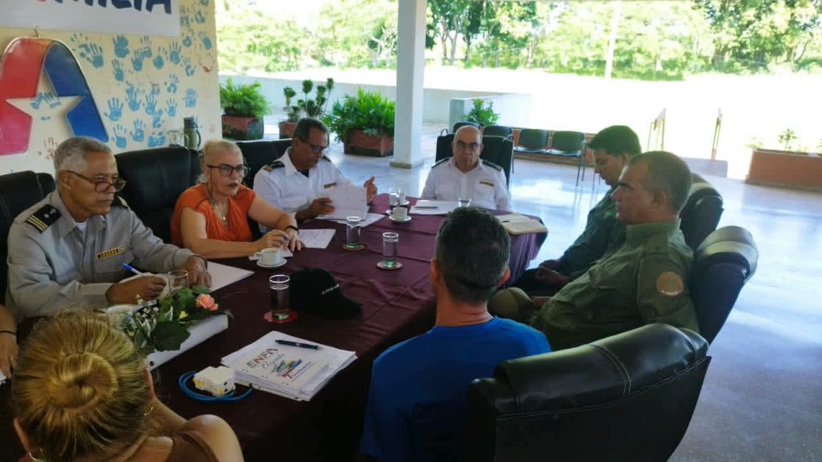 jefeaduanacuba's tweet photo. Una de las prioridades de #AduanadeCuba es el desarrollo y consagración de la producción agropecuaria en @escueladuana 
Chequeo para lograr la producción que nos permita la autonomía alimentaria de la escuela junto a el Ejército Juvenil del Trabajo
#CubaEstáFirme #OrgulloAdusnero https://t.co/2HoFXg6zSF