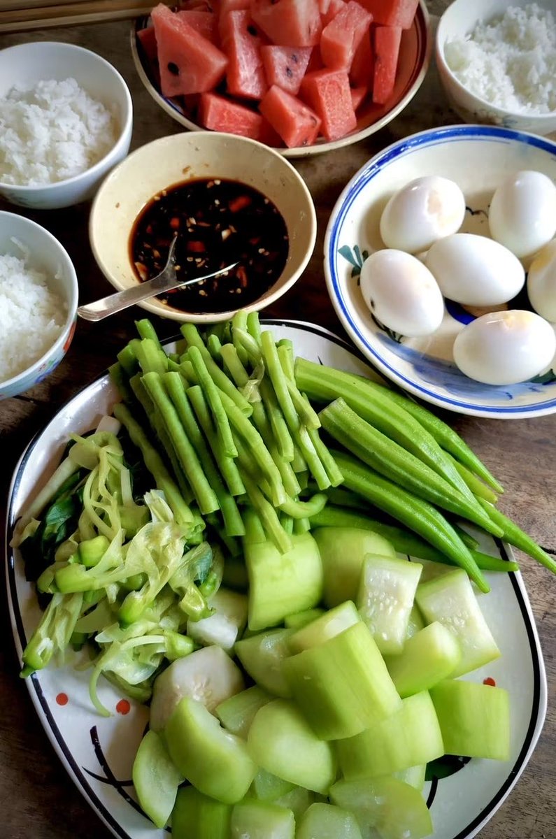 vuver01's tweet photo. Bữa tối thanh tạm, toàn đồ luộc, không có miếng thịt nào luôn kk https://t.co/sUM93XkiWA