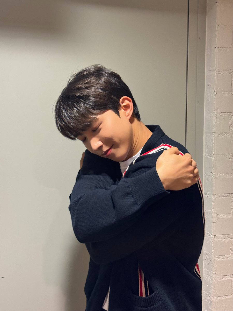 ok__dokey's tweet photo. 10월 12일 오늘 세계 베이시스트 안아 주는 날 !!

우리 모두 동성이 안아 🫂 https://t.co/sDYUDF8jdn