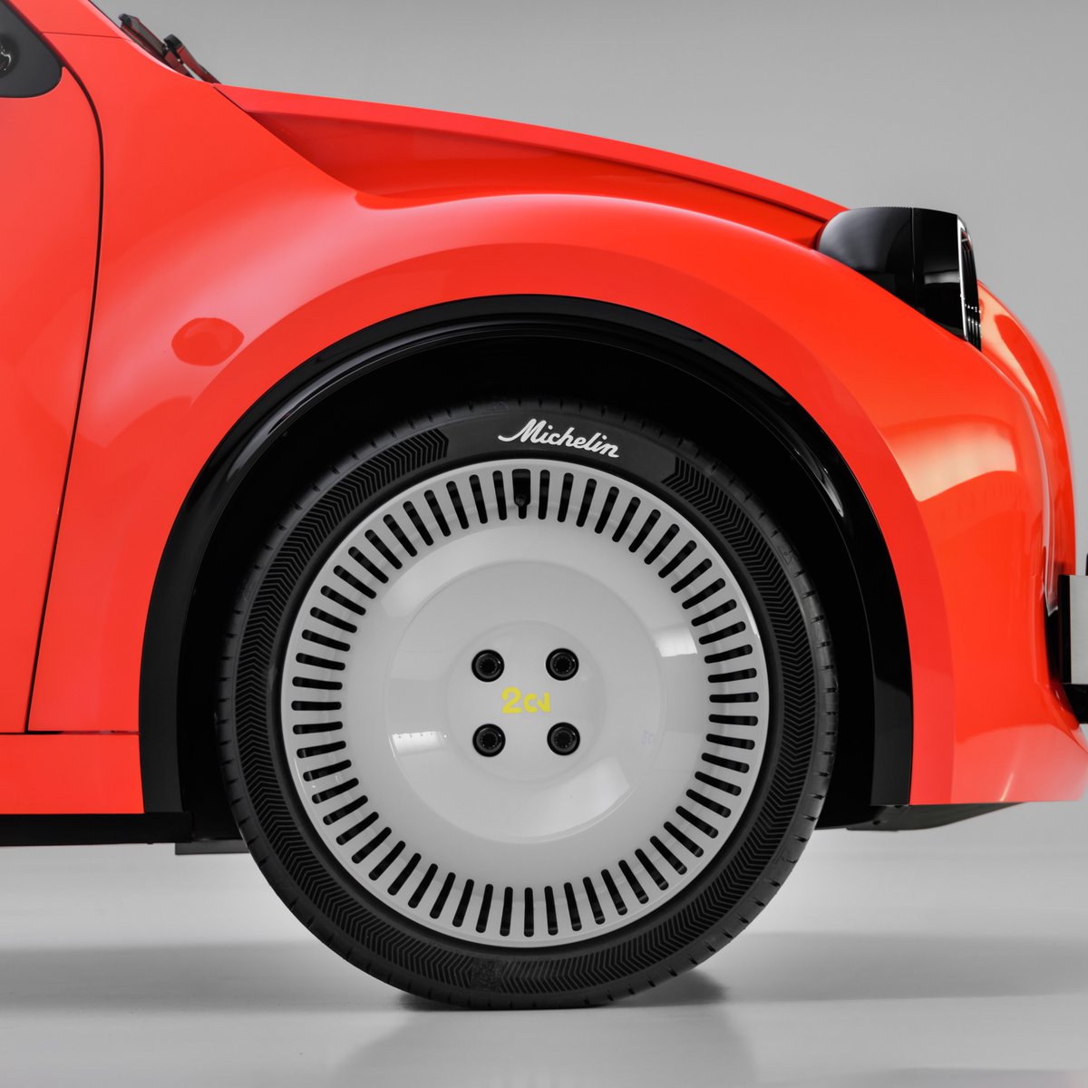 Motor1com's tweet photo. The Citroën 2CV is back as a low-priced, electric hatchback.

The new 2CV is smaller than the original, with plenty of retro design cues and colorful materials.

While this 2CV is just a concept, Citroën aims to have the production car ready by 2028. https://t.co/onIKc97Yhg