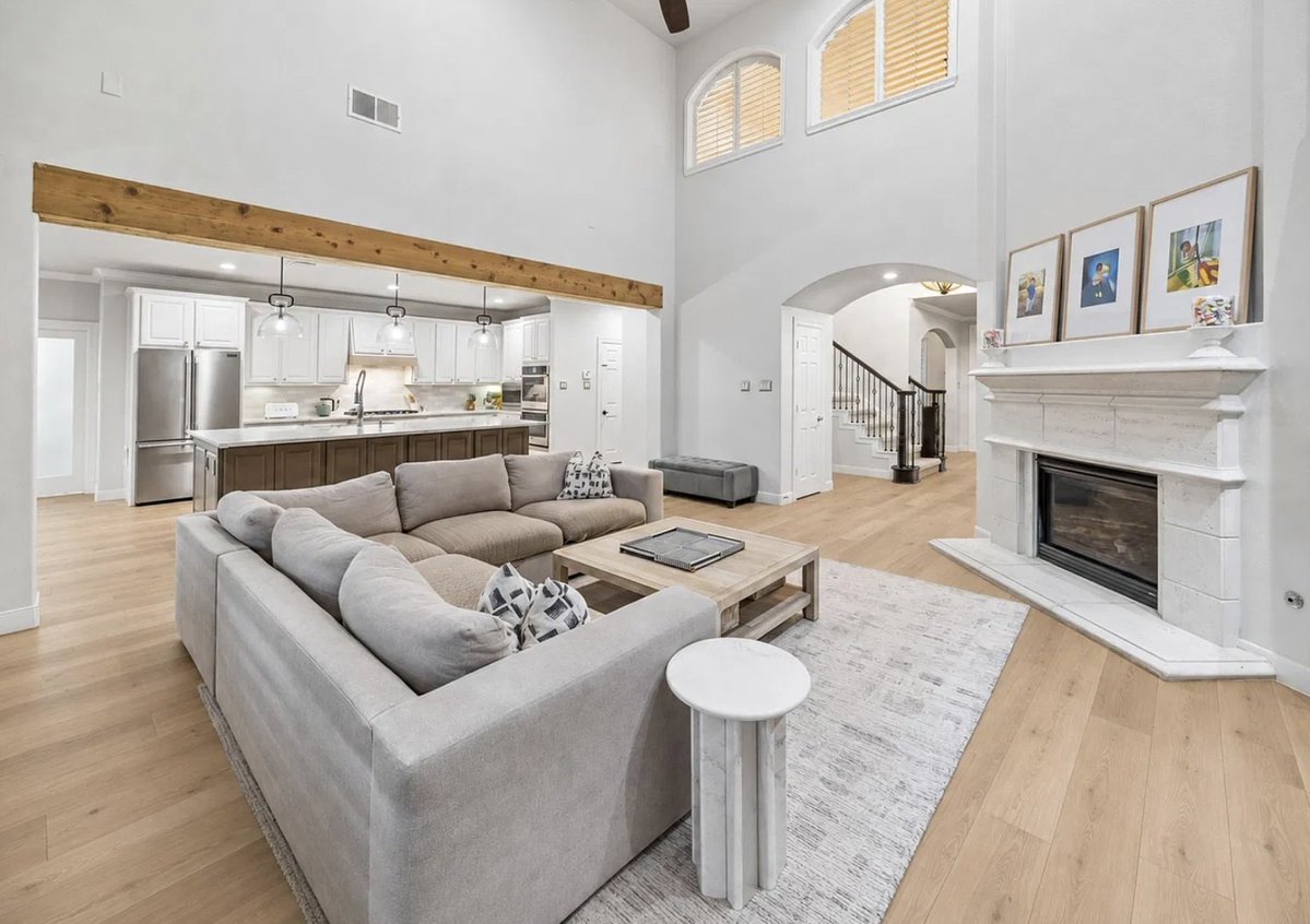 audraoneal's tweet photo. 🏡 THIS GREATWOOD HOME WAS MADE FOR LIVING & ENTERTAINING.
📞 Call/Text: 281-972-8200
🌐 Website: https://t.co/0Xaws80WQR
#AudraONealTeam #SellingHomesBuildingDreams #ONTXRealtyPartners #Greatwood #SugarLandRealEstate https://t.co/Oj492fT2j3