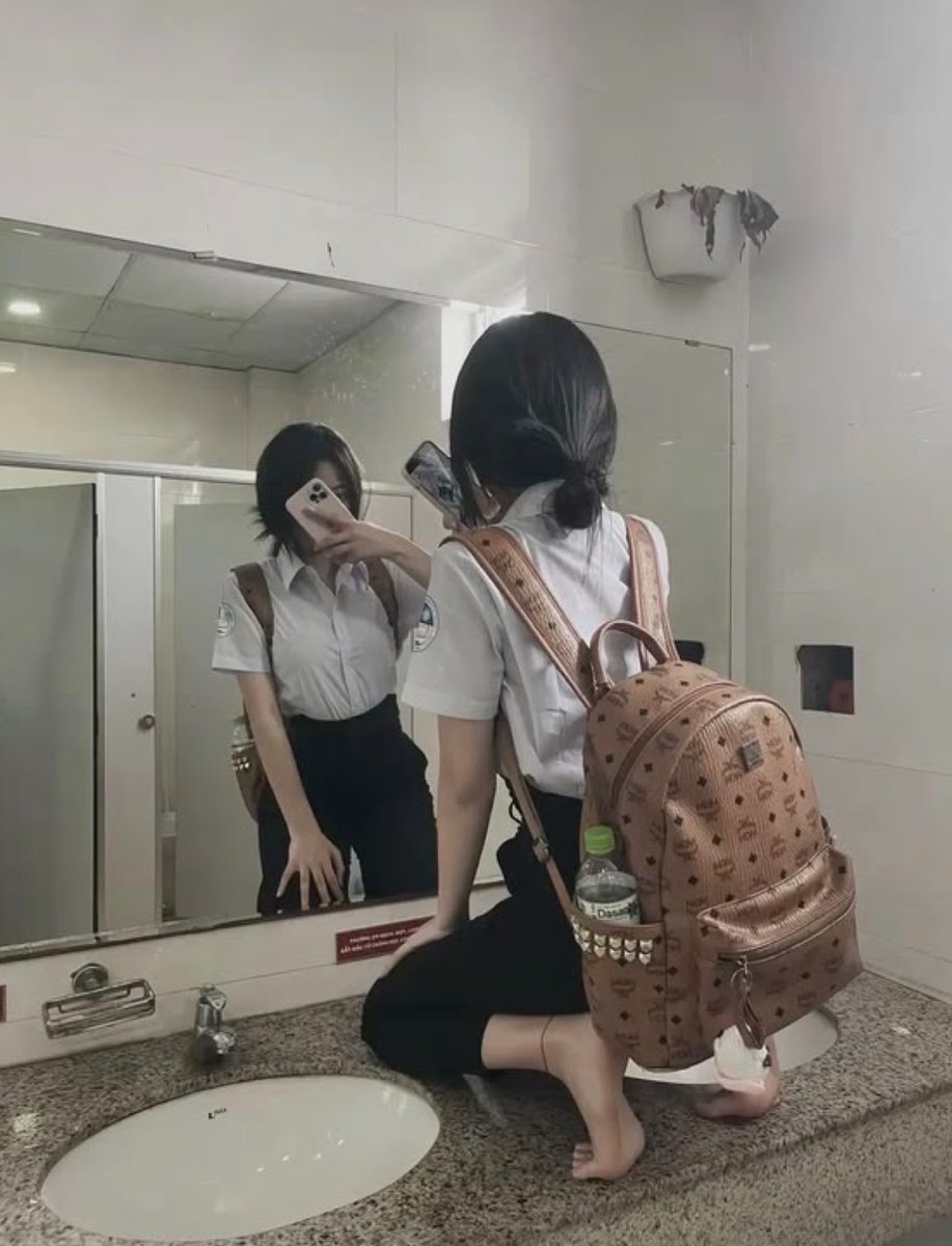 chimchichbong_6's tweet photo. Mai gặp em ở wc nha https://t.co/1qCUZ1VVE6