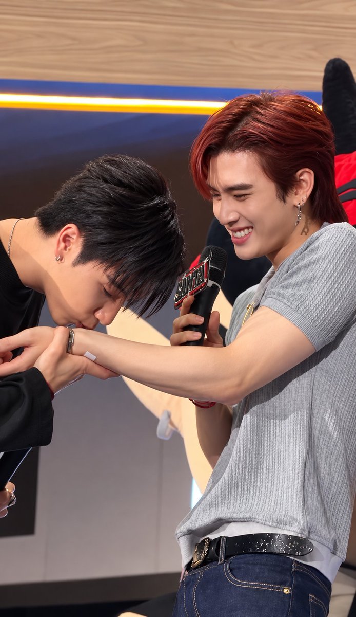 PSGlobalFanbase's tweet photo. 🖤. "What right does that meow have to hurt my meow? Just wait until I see Felix!"
🤍: "Why, P’?"
🖤: "How dare he hurt my meow?! You got hurt!"

PSD DEVILS LANDMARK 2026 

#GMMTVFANIVAL2026HappyFamilyxPS https://t.co/6rXRsHlnUg