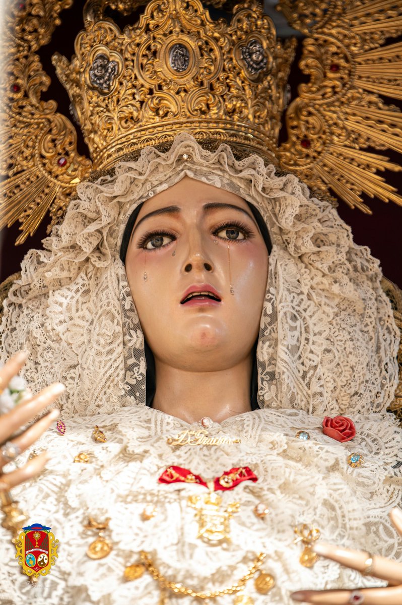 Hdadpadrepio's tweet photo. La Santísima Virgen discurre por la calle San Juan de Aznalfarache 

📸 @djimenez_foto 

#DivinaGracia26 https://t.co/zEje0DK0rj
