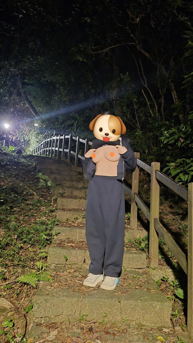 JhanWyyyyy's tweet photo. 深夜出門這樣走走好刺激😆
還好都沒有人路過😈 https://t.co/sh1YGPHbEa