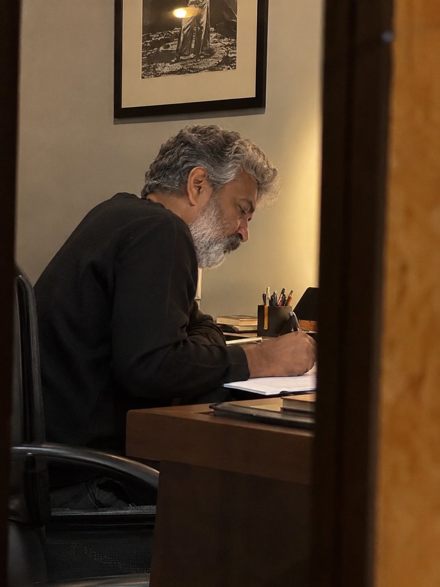 jaynpc_'s tweet photo. @Chinni_223 @ssrajamouli Nduku navvuthunnav papa, nammatledha...see this https://t.co/6auID5kwrn