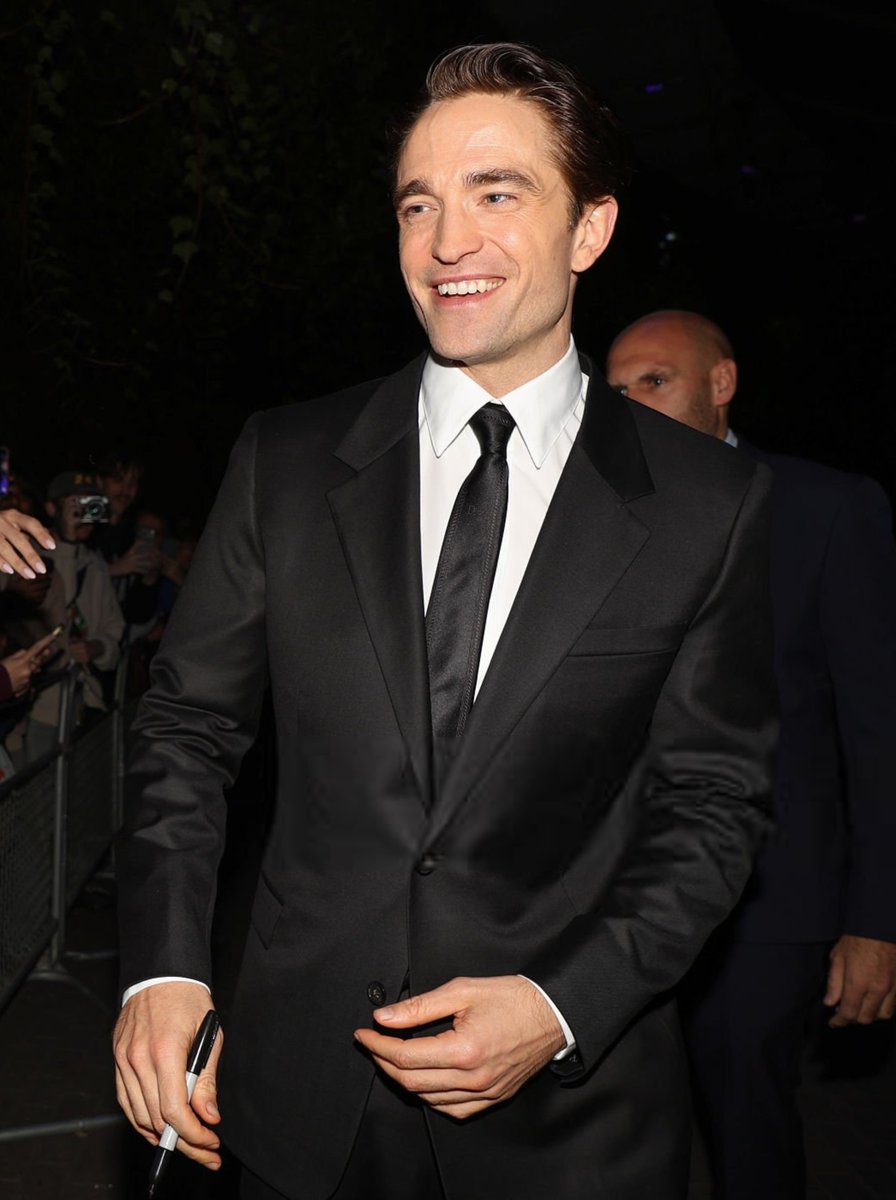 pattinsonphotos's tweet photo. Robert Pattinson attends the "Primetime" Screening during the 70th BFI London Film Festival. https://t.co/xyuYXSagAS