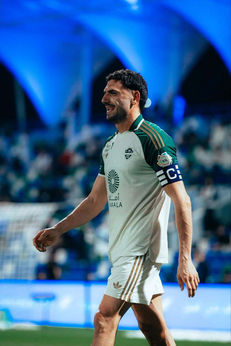 5mr_82's tweet photo. @football_li5 @Merihdemiral يا ديميرال، بعض المواقف تدخل القلب دون استئذان، وكلماتك وصلت لقلوب السعوديين قبل آذانهم. 🇸🇦❤️
أنت ما تكلمت كلاعب، تكلمت كإنسان يحمل الوفاء والمحبة لهذا الوطن. والسعودية ما تنسى من وقف معها وشارك شعبها مشاعره في الشدائد. ستبقى لك في قلوبنا مكانة،
الله يحفظك ويحفظ تركيا وأهلها،🇸🇦🇹🇷 https://t.co/zrgaduo4Ql