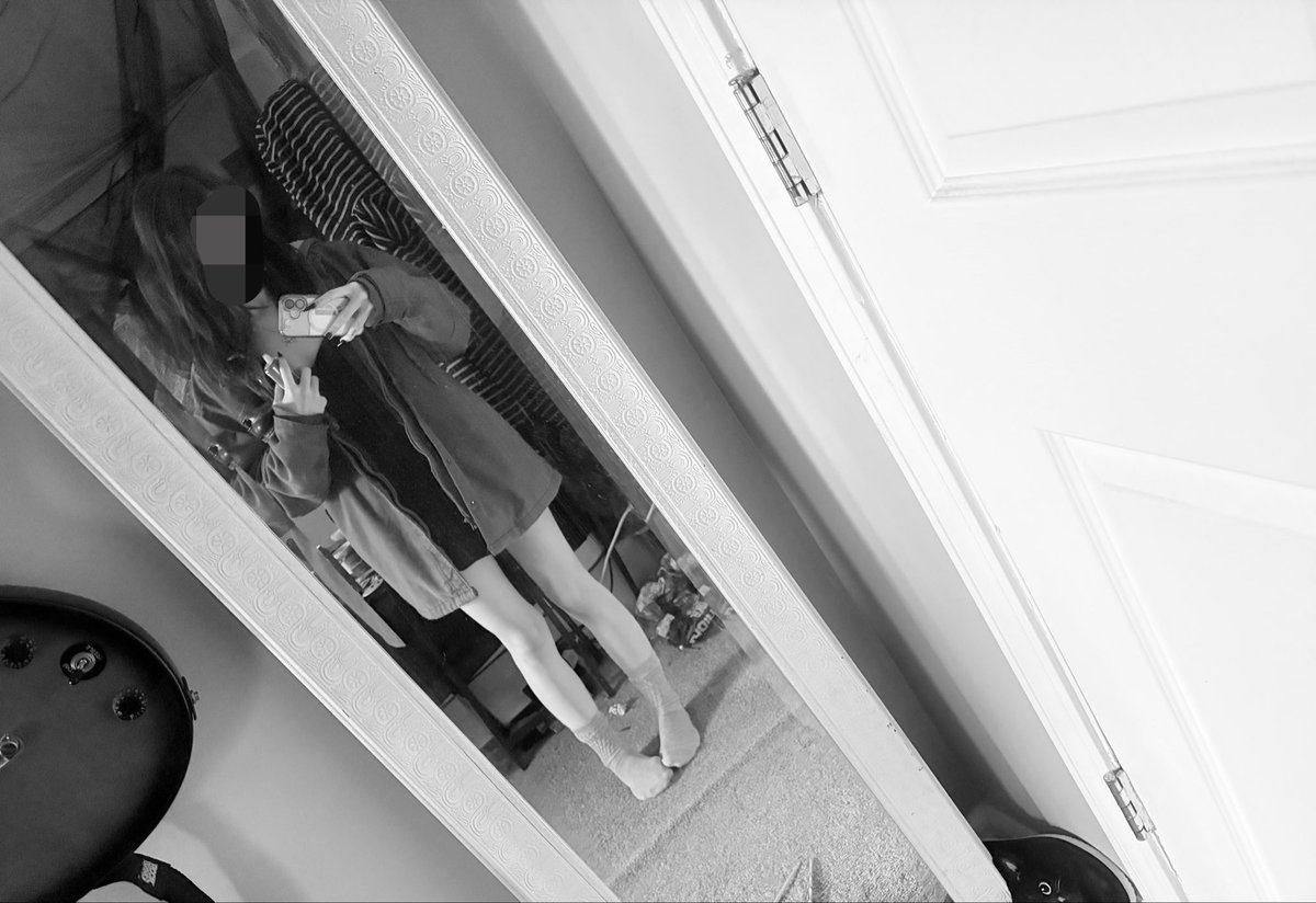 exotic_friut's tweet photo. #edrtwt #edtwt #bodycheck 

i love my legs only sometimes 🩶 https://t.co/exZtHSZGfG