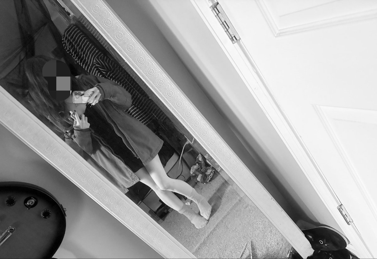 exotic_friut's tweet photo. #edrtwt #edtwt #bodycheck 

i love my legs only sometimes 🩶 https://t.co/exZtHSZGfG