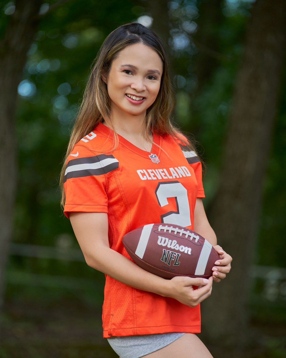 AuthoredImages's tweet photo. The Browns are coming to town, and we're bringing more than just a football! 🔥

The Jets may have the home crowd, but Cleveland has some pretty convincing reasons to steal the spotlight. 😉

She's ready for game day. The question is, are the Browns? https://t.co/xocY8eZje2