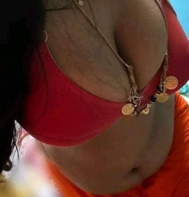Soundaryasultry's tweet photo. Hubby be like: Adiyee, un pinnadi yen di ivlo pasanga thiriyuraanga 🤨

Meanwhile me: Penmaani enbadhu anubavikkaiththaane! 😜🖤 https://t.co/07AZjxpcn6