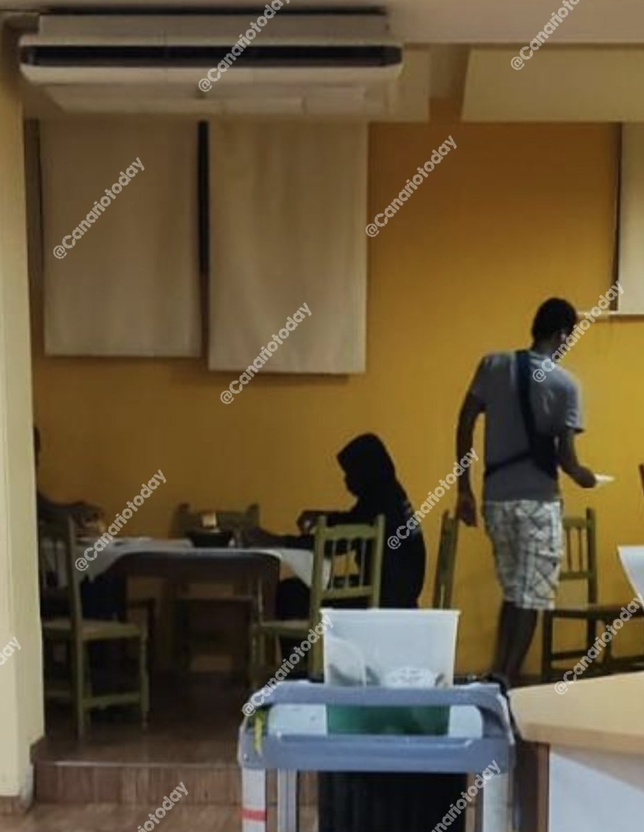 CanarioToday's tweet photo. 🏨 Inmigrantes ilegales acogidos en el Hotel Alfonso VIII (Cuenca). https://t.co/LGtJpybhIK