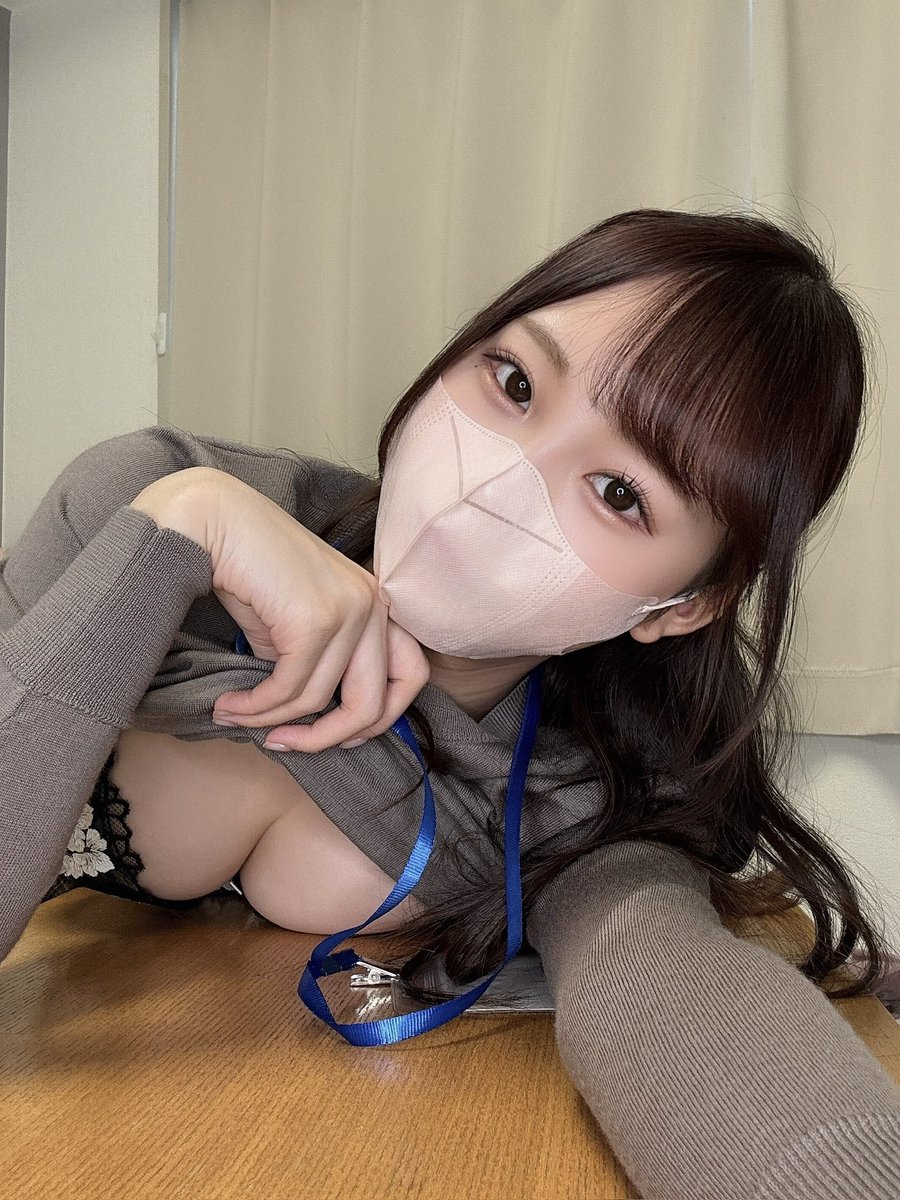 vmoil11293775's tweet photo. ずっと見てたの気づいてるよ♡ https://t.co/LcQTU0hpef