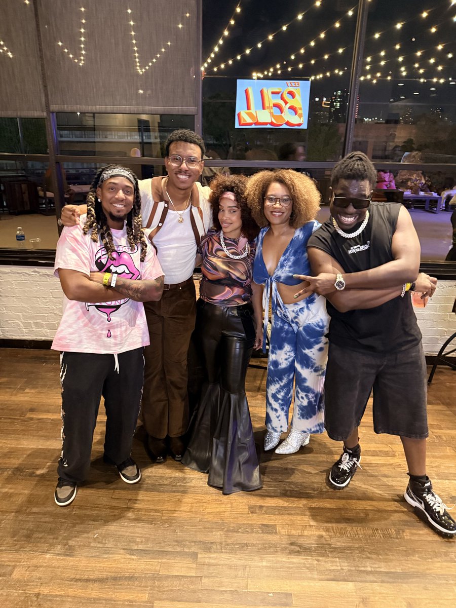 BigEsqBae_'s tweet photo. Thread of me and friends at #Eezyball https://t.co/ZxKr9M67nw