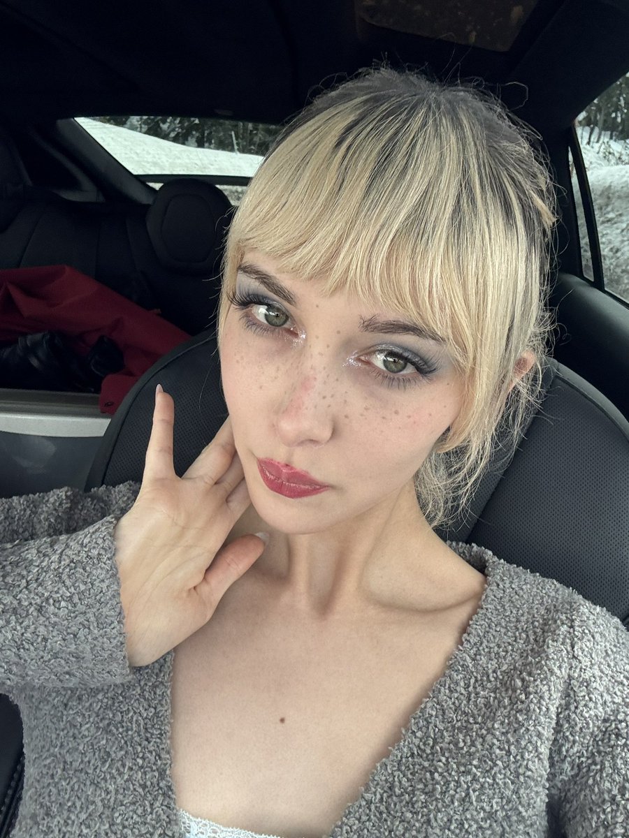 mello565656's tweet photo. Not the most beautiful but I love who I am and who I'm becoming ❤️
#trans #trangender #mtf #gay https://t.co/wZBBYhWMhm