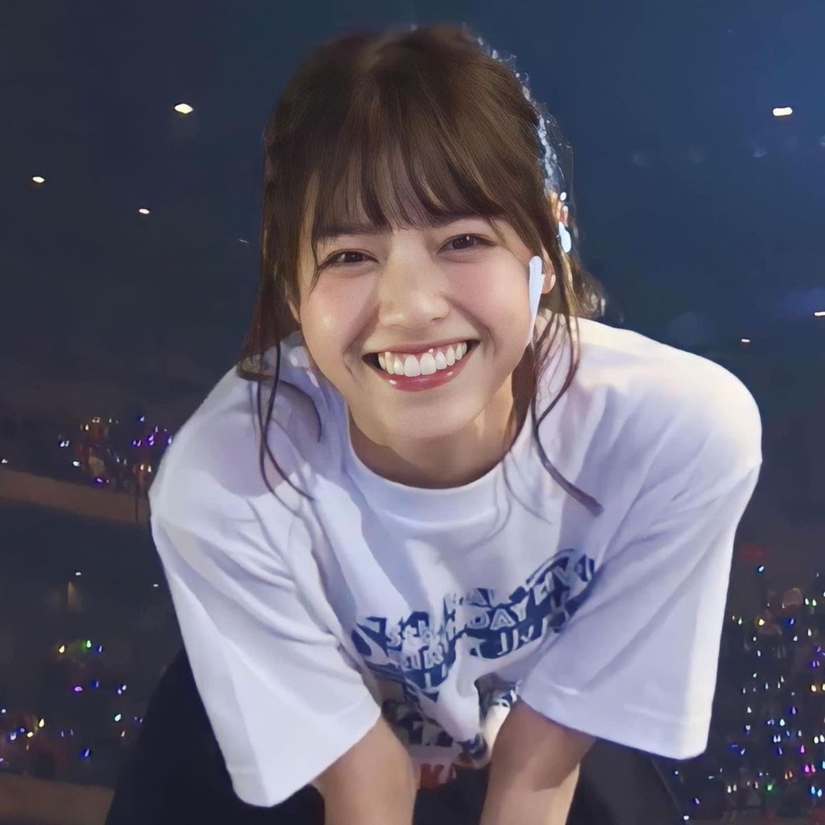 myumyumyuidol's tweet photo. 西野七瀬って、普段なかなかカメラに目合わせてくれないのに、たまに目が合うとすごく嬉しそうに微笑んでくれるんだよね、それが嬉しくて、もう1回この笑顔を見たい！って思って目で追い続けちゃう求心力があるタイプのアイドルだった  目が合って逸らしてまたこっち見るの（4枚目）とか、天才的すぎる https://t.co/vLlivOpxzK