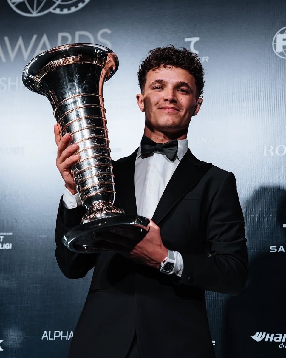 LNBR4T's tweet photo. lando es uno de los 35 campeones de la formula 1 de un total de 782 pilotos que han sido parte del deporte y eso nunca se borrará de la historia ❤️‍🩹 https://t.co/4WWKzNCcmR