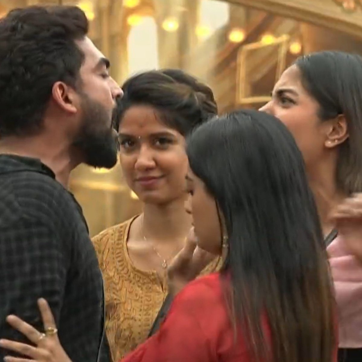 SateshS74465's tweet photo. @k_parul_ @Its_dhruuuu Soundarya is Smart cz she wanted Gagan on her side so can use him for game 
 #BBK13 
#SoundaryaShetty 
#bbk13 https://t.co/xIHs1BWe9P
